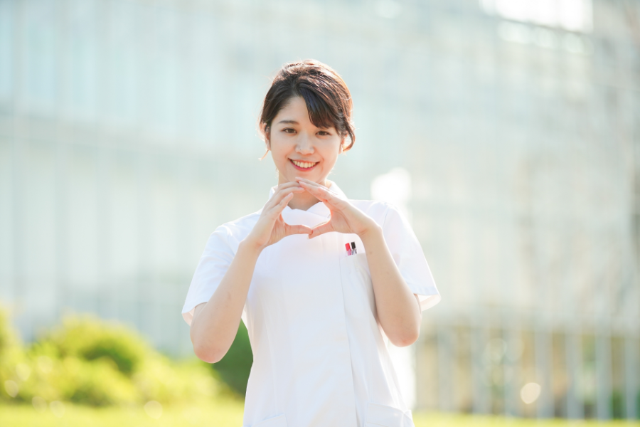 白衣の色が患者に与える印象とは?